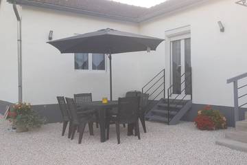 Gîte pour 5 personnes, avec terrasse et jardin, animaux acceptés à La Roche-en-Brenil