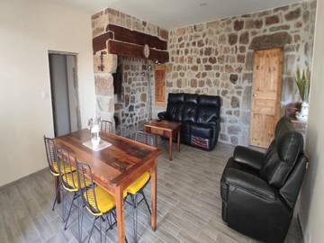 Gîte pour 6 personnes, avec terrasse et jardin à Sanilhac