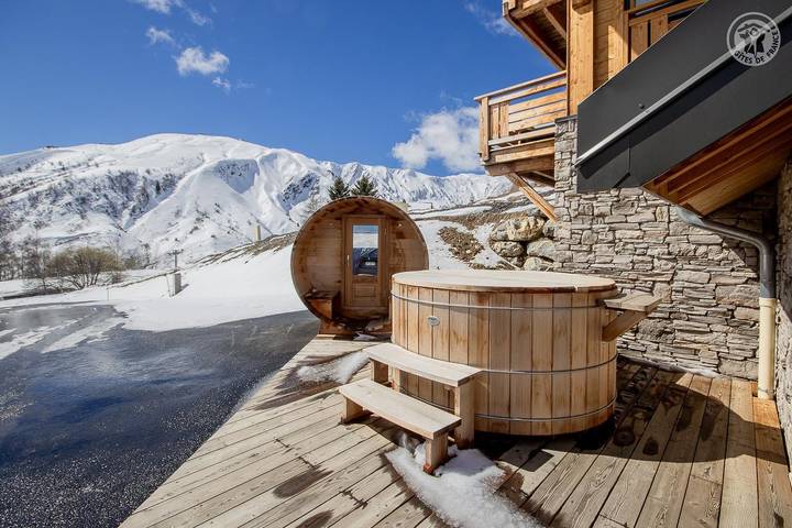 Chalet pour 15 personnes, avec Balcon ainsi que Jacuzzi et Terrasse dans Les Sybelles