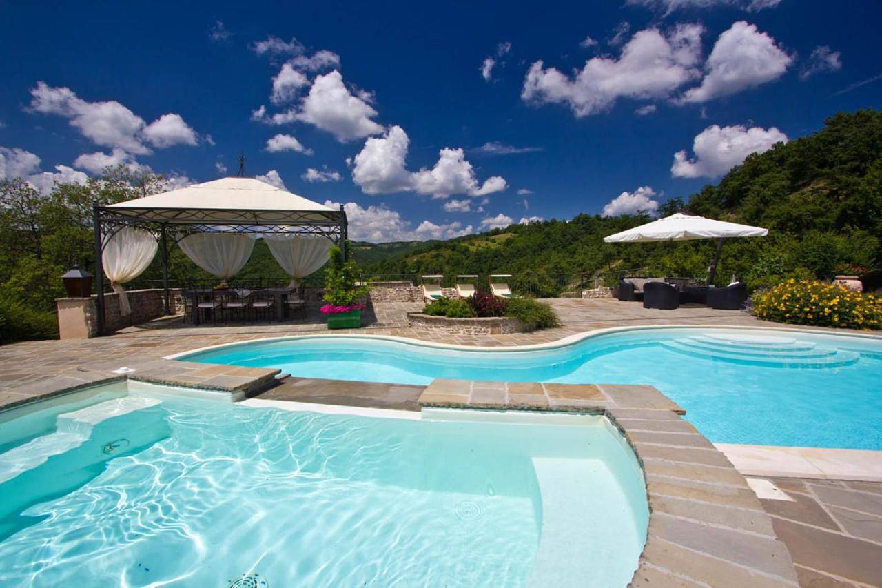 Stunning villa with pool, Jacuzzi and wonderful view in Apecchio, Valle del Metauro