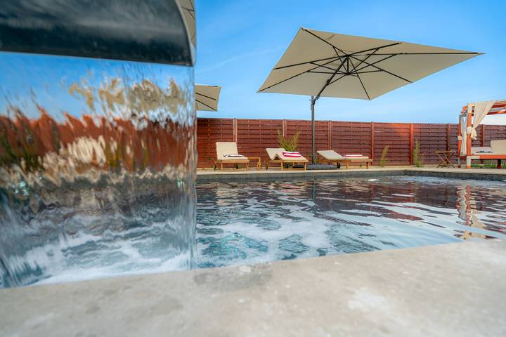 Ferienhaus für 12 Personen, mit Balkon und Terrasse sowie Garten und Kinderpool