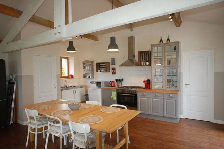 Location de vacances pour 6 personnes, avec vue ainsi que piscine et jardin à Verteillac - 4