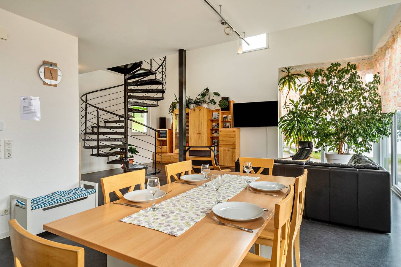 Ganze Wohnung, Ferienwohnung 3, 120qm, mit privater Terrasse, Gemeinschaftsgarten und Wlan in Deggenhausertal, Region Bodensee-Oberschwaben