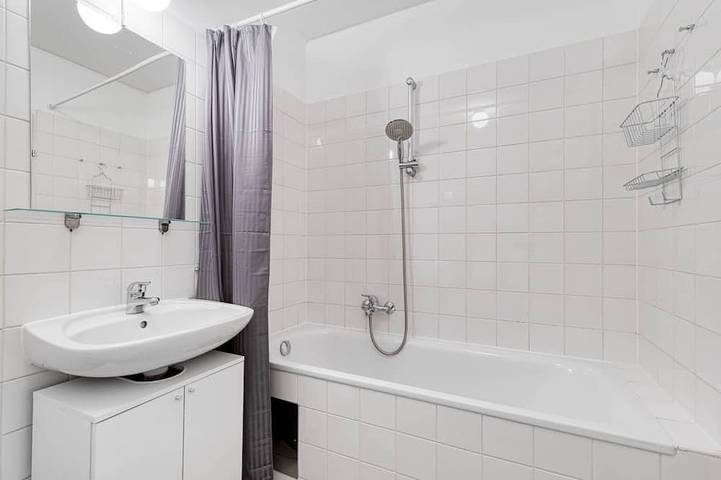 Ganze Wohnung, Modern Leopoldstadt 1Br w/ Balcony & Elevator, nr metro U2, by Blueground in Wien, Donau Niederösterreich