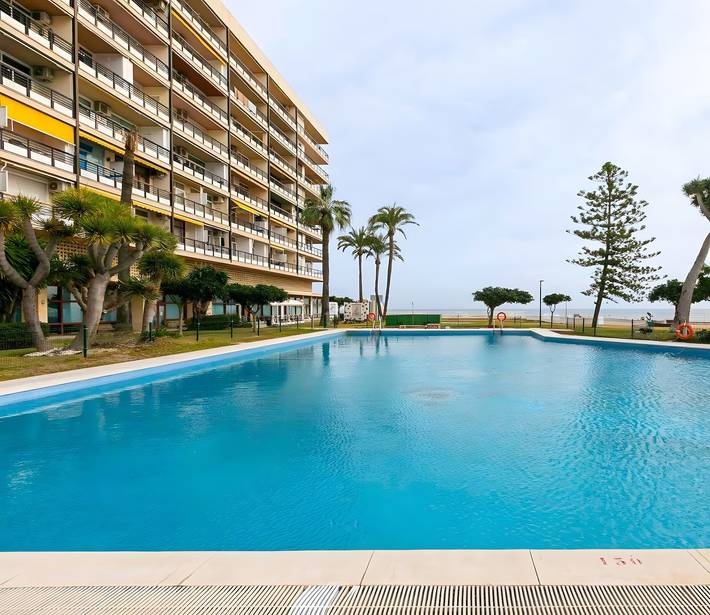 Entire apartment, Apartment 'Castillo Santa Clara' with Sea View, Wi-Fi and Air Conditioning in La Carihuela, Torremolinos