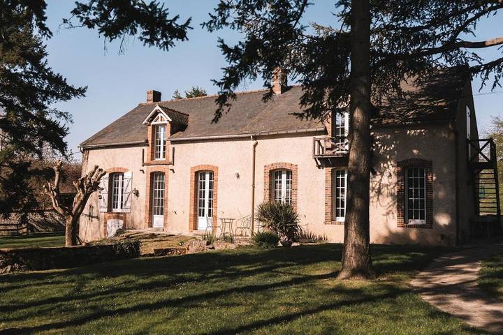 Location de vacances pour 12 personnes, avec jardin et piscine dans Saint-Léger-des-Aubées