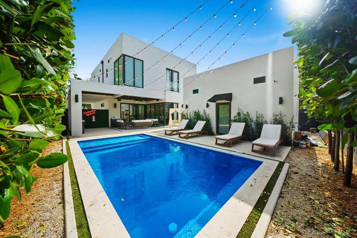 Villa voor 16 personen, with terras and uitzicht as well as zwembad, met huisdier in Miami