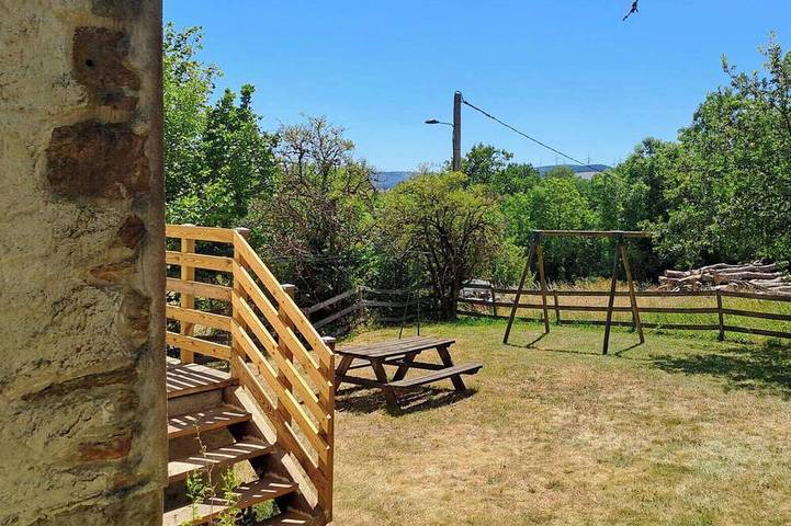 Location de vacances pour 4 personnes, avec Jardin à Murat-sur-Vèbre