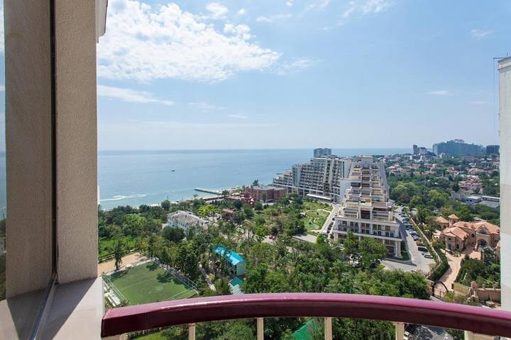 Apartamento para 5 personas, con Balcón además de Terraza y Vistas en Odesa