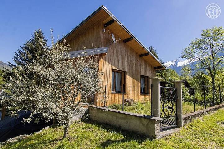 Gîte pour 4 personnes, avec jardin et terrasse dans Plan D Eau Des Hurtieres