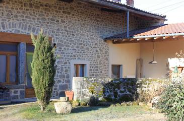 Gîte pour 6 personnes, avec jardin et terrasse à Saint-Julien-la-Vêtre