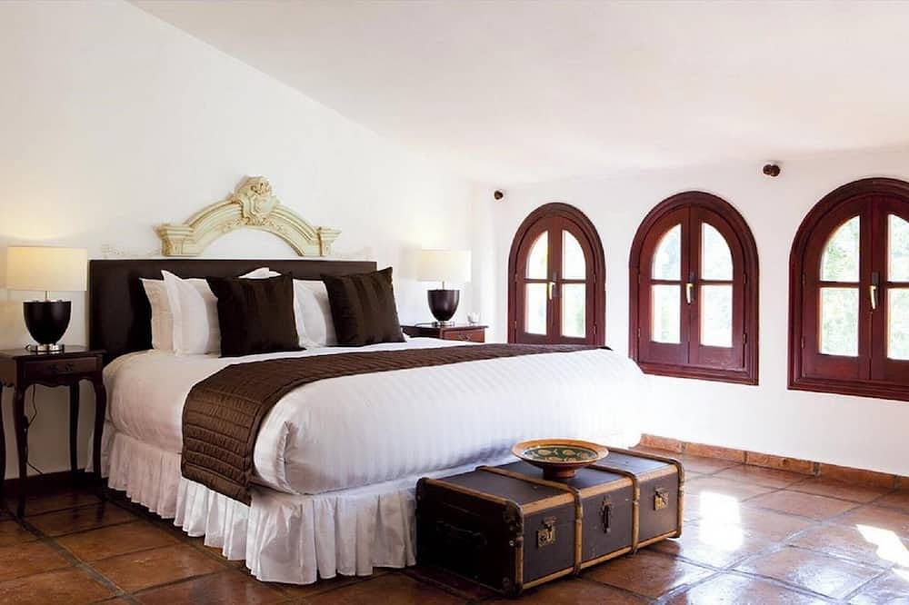 Homerez - Paradisiacal Villa in Benahavís with Jacuzzi and Private Pool in El Madronal, Benahavís