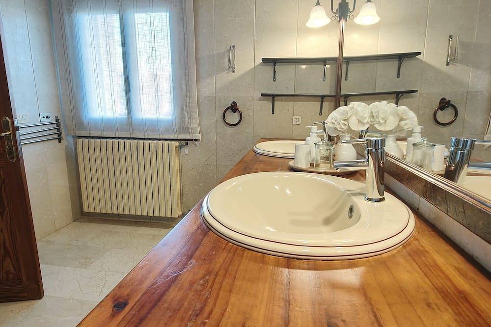 Casa con Mucho Espacio en Pueblo muy Tranquilo Bien Comunicado. Piscina in Mancor de la Vall, Majorca Center