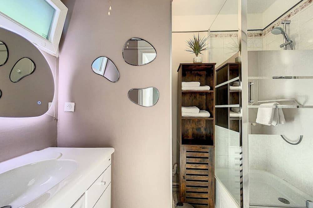 Entire apartment, Cosy - Vue Imprenable sur le lac in Tresserve, Chambéry region