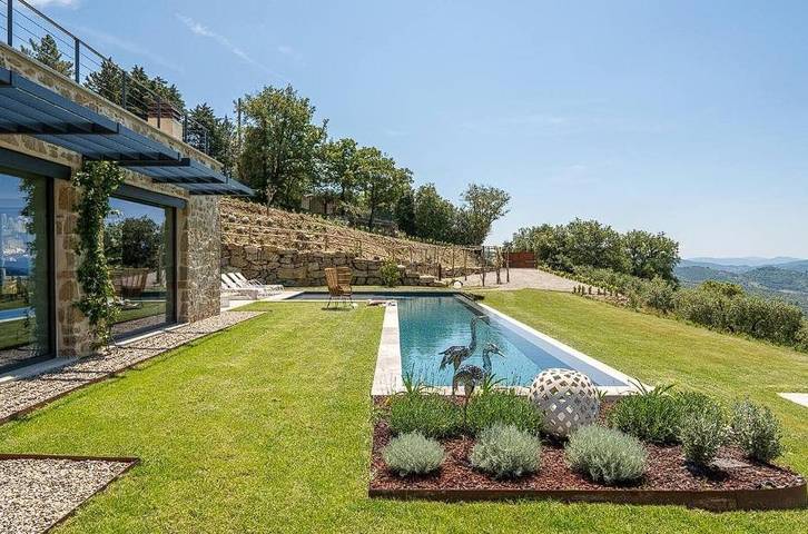 Villa per 6 persone, con Balcone e Terrazza nonché Giardino e Piscina a Passignano sul Trasimeno