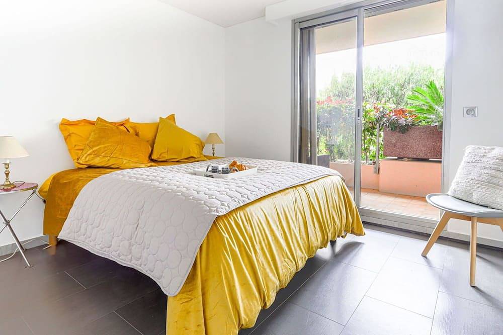 Entire apartment, Nice apartment for 4 guests with pool, Wifi, Tv, terrace and pets allowed in Èze, Nice region