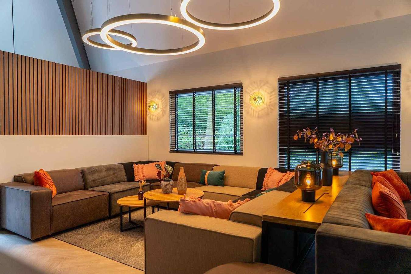 Moderne 18-persoons groepsaccommodatie in de bosrijke omgeving van Oirschot in Oirschot, Noord-Brabant