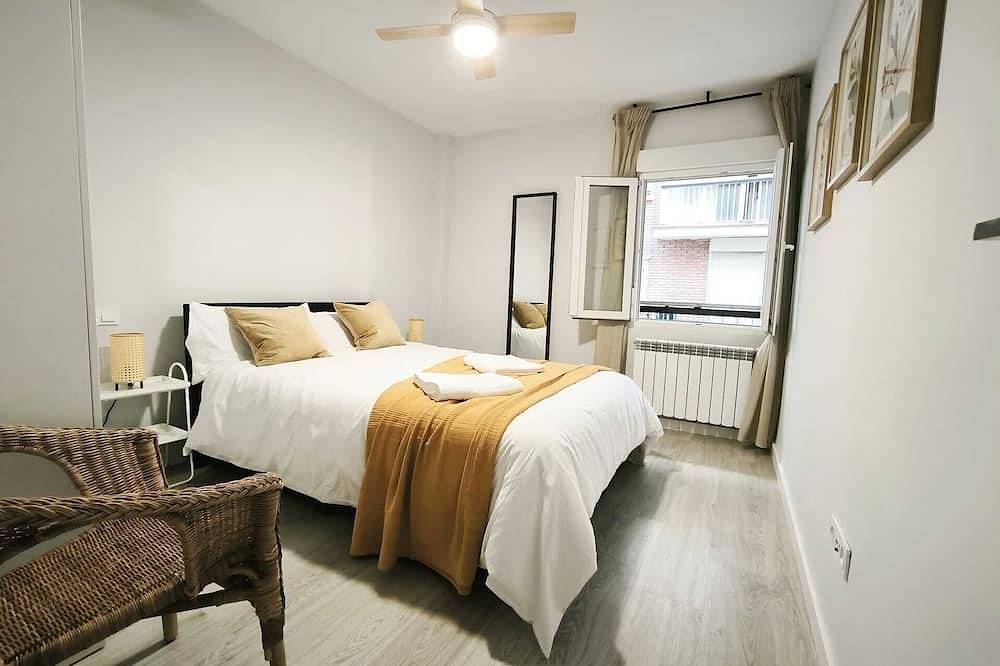 Entire apartment, Puerta De Madrid Apartment. 1 in Alcalá de Henares, Madrid Province