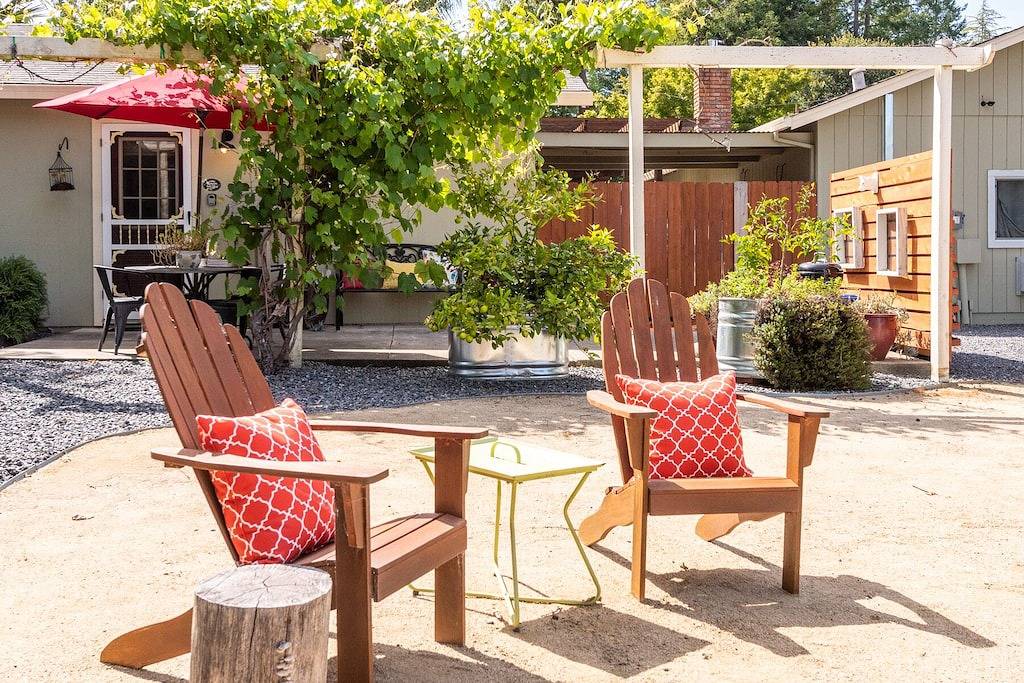 Mod Podge Lodge - Cottage an einer Straße am Highway 116 in der Nähe von Kaffee, Weingütern usw. in California North Coast