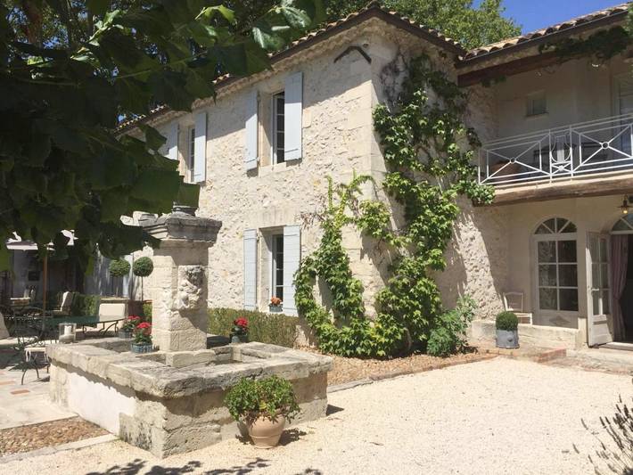 Maison d’hôte pour 2 personnes, avec piscine ainsi que vue et jardin à Vedène