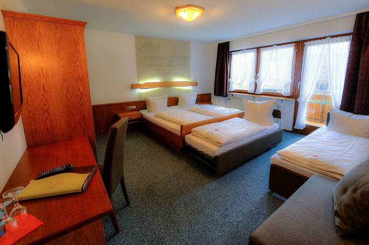Log cabin for 2 people, with garden, with pets in Black Forest
