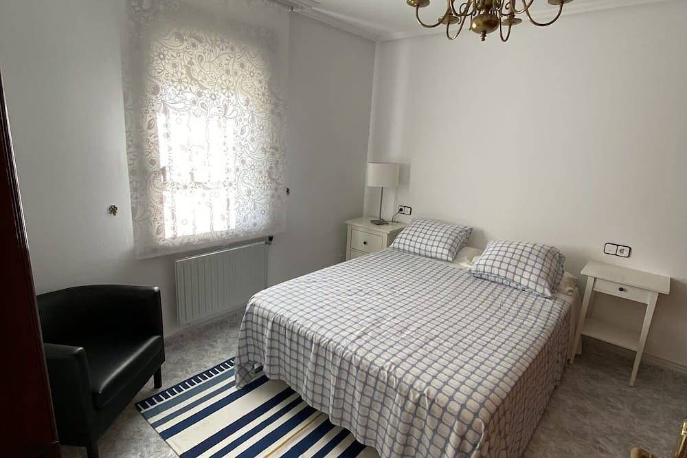 Mera, casa con gran jardín a 300 metros de la playa. in Serantes, Oleiros (Espanha)