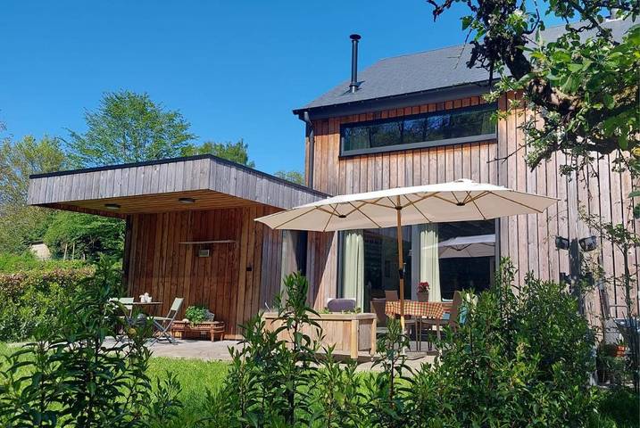 Location de vacances pour 2 personnes, avec Terrasse ainsi que Jardin et Vue dans Sainte-Cécile (Florenville)