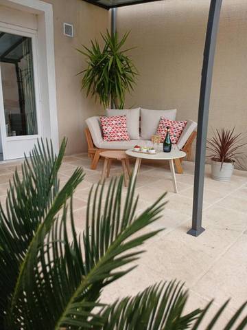 Location de vacances pour 2 personnes, avec jardin et terrasse à Loubès-Bernac