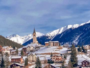 Ferienwohnung für 2 Personen, mit Balkon und Ausblick in Graubünden