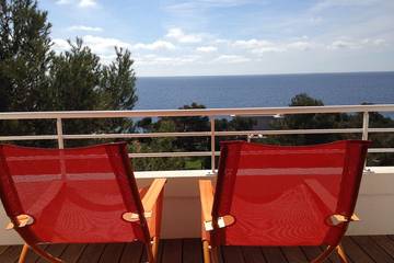 Gîte pour 6 personnes, avec terrasse et piscine dans Plage de la Baumette