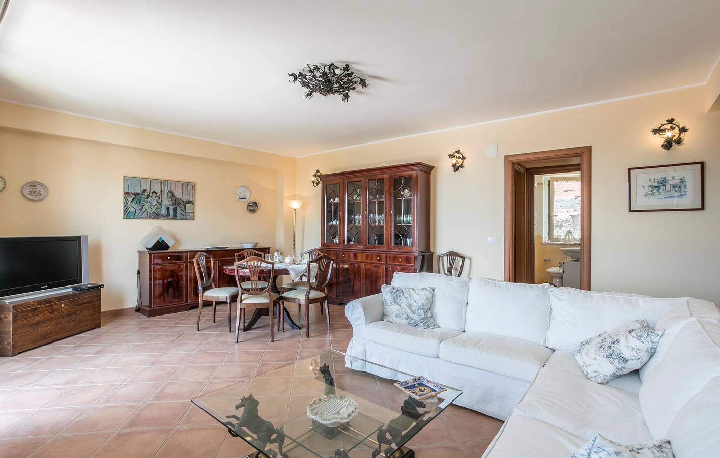 Appartement de vacances entier, Appartement confortable au bord de la mer avec terrasse et parking in Furci Siculo, Province de Messina