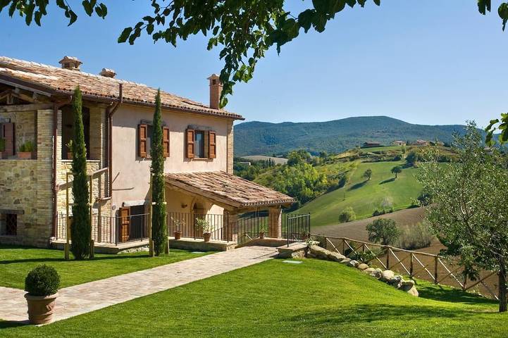 Appartamento intero, La Corte del Gusto   Appartamento Albicocco con piscina infinity in Arcevia, Provincia di Ancona