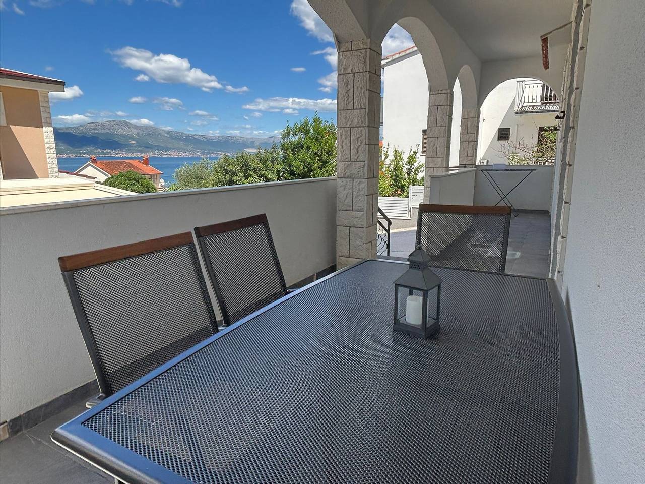 Ganze Wohnung, 1-Zimmer-Ferienwohnung mit Terrasse und Meerblick Slatine, Ciovo A-9433-d in Ciovo