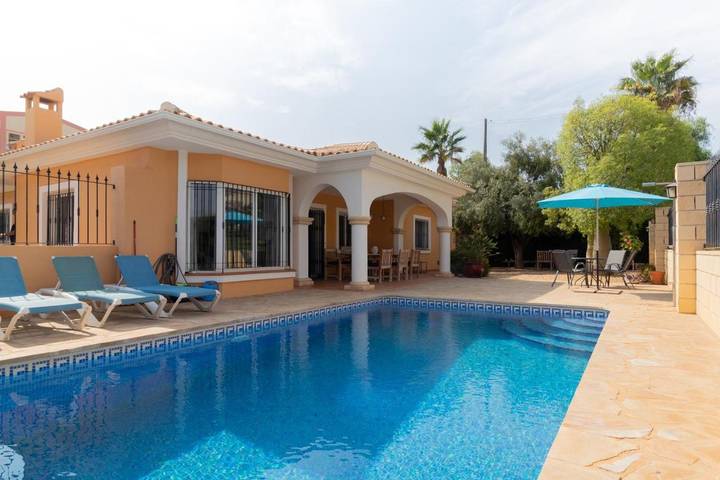 Casa rural para 6 personas, con Terraza y Jardín además de Piscina y Vistas en Muchamiel