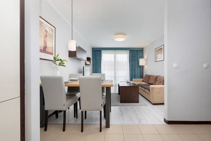 Ferienwohnung für 4 Personen, mit Whirlpool und Garten sowie Pool und Sauna
