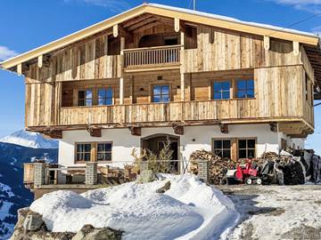 Hütte für 7 Personen, mit Garten und Balkon im Zillertal