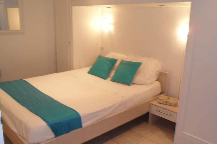 Appartement entier, Holiday one bedroom apt, in heart of old town, lovely sea view in Villefranche-sur-Mer, Côte méditerranéenne (France)