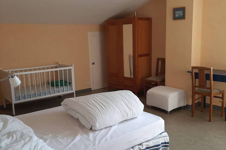 800 m from beaches, large family house, large garden, town center, quiet area in Saint-Michel-Chef-Chef, Côte de Jade
