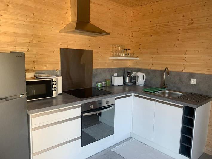 Location de vacances pour 4 personnes, avec piscine ainsi que vue et jardin à Aigremont - 4