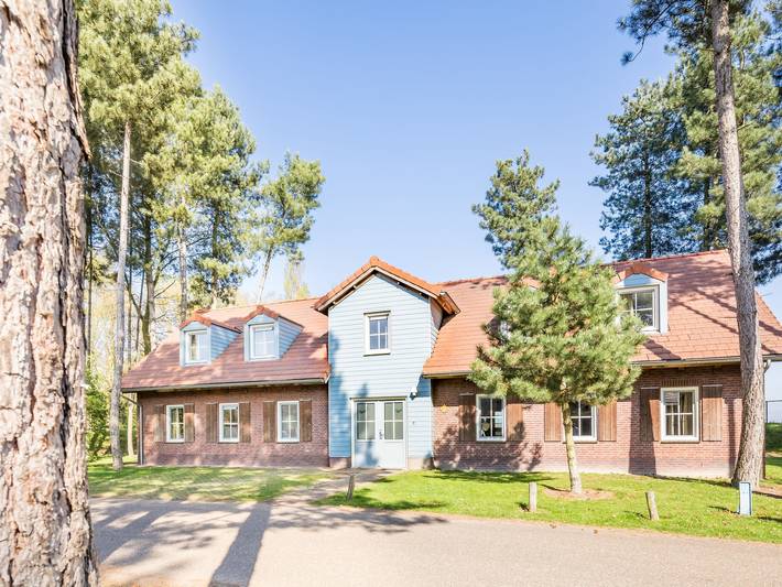 Vakantiehuis voor 24 personen, with Terras and Tuin as well as Zwembad and Sauna in Weert