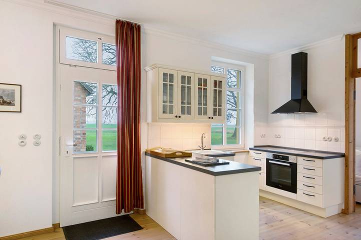 Ganze Ferienwohnung, Gut Rattelvitz, Parterre A Ost in Gingst, Rügen