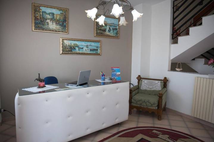 Location de vacances pour 4 personnes, avec vue ainsi que jardin et piscine à Pompei - 3