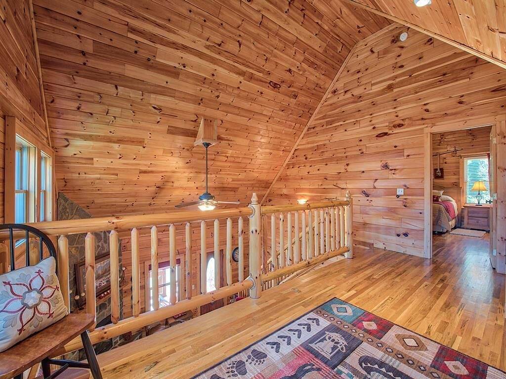 Crockett's Meadow! Hot Tub, Fast Wifi, Cable Tv, Fire Pit, Gas Grill! See Elk! in Blue Ridge Parkway, Maggie Valley