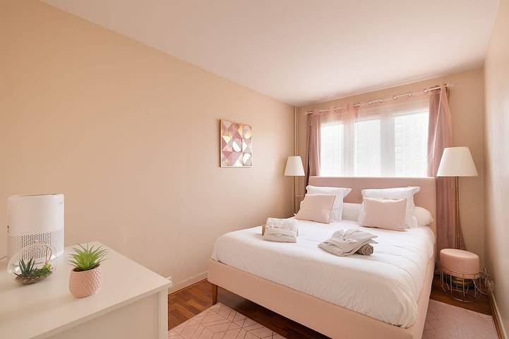 Entire apartment, Magnificent apartment between Paris and Disneyland. Rer A 10 min by bus -Parking in Neuilly-sur-Marne, Seine-Saint-Denis