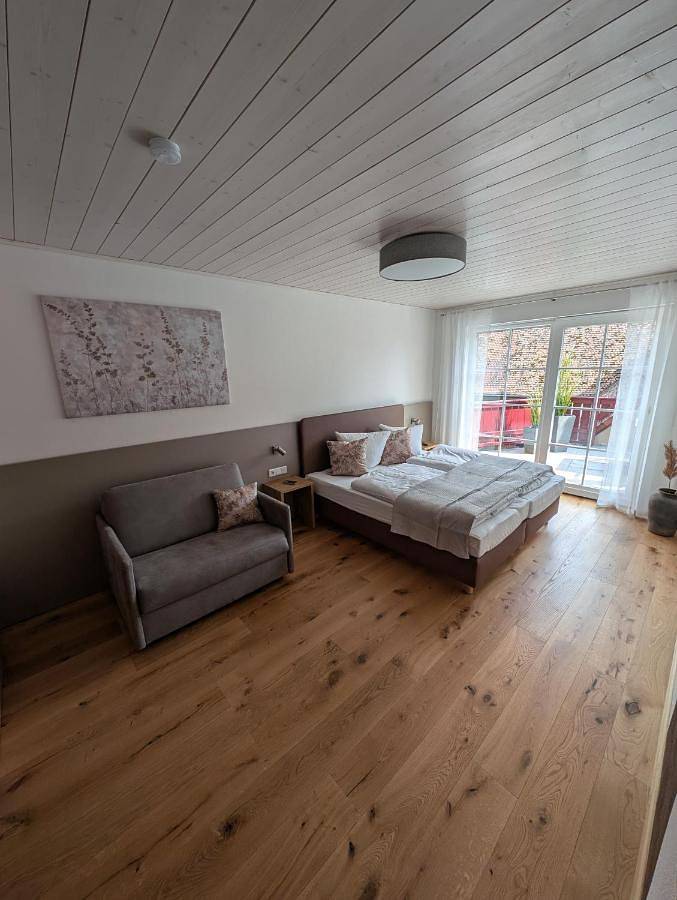 Ganze Wohnung, Schwarzer Adler - Ferienwohnung Storchennest in Ipsheim, Steigerwald