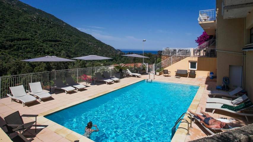 Hôtel pour 2 personnes, avec Balcon ainsi que Terrasse et Piscine