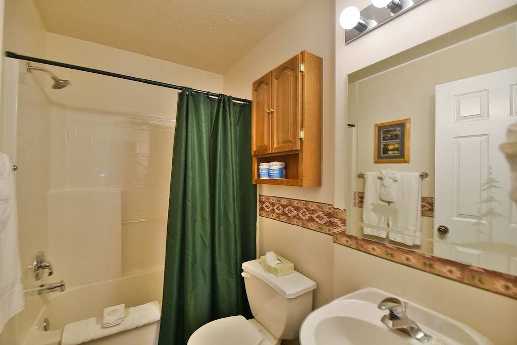 Ganze Wohnung, Elch-hohle Eigentumswohnung bei Wolf Creek Utah Resort nahe Pineview Reservoir, Powder Mountain und Snowbasin in Eden (UT), Uinta Wasatch Cache National Forest