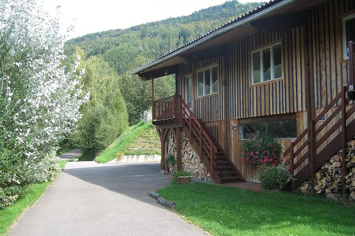 Location de vacances pour 9 personnes, avec Balcon ainsi que Jardin et Piscine à Saint-Amarin