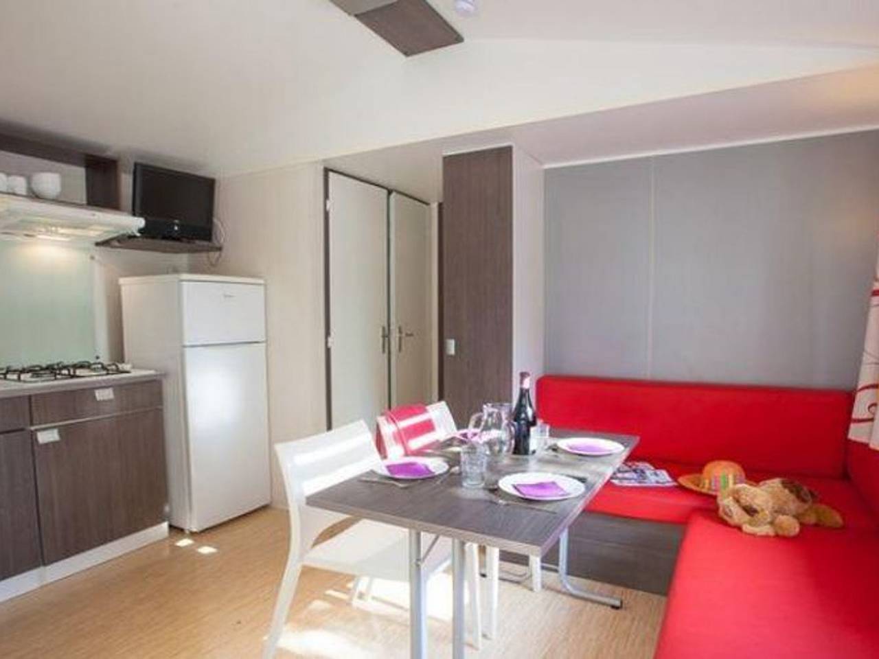Mobile Home with Terrace for 4 People in Moncrabeau, Nérac en omgeving