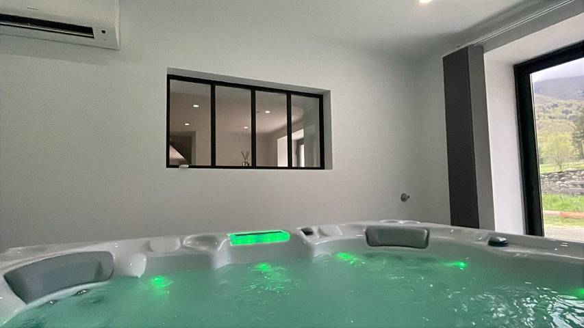 Gîte pour 14 personnes, avec jacuzzi ainsi que terrasse et jardin, animaux acceptés à Campan - 4